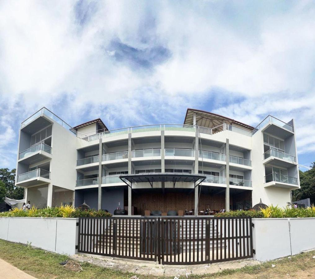 Mazarine Surf Suites Hiriketiya Dikwella Exteriör bild