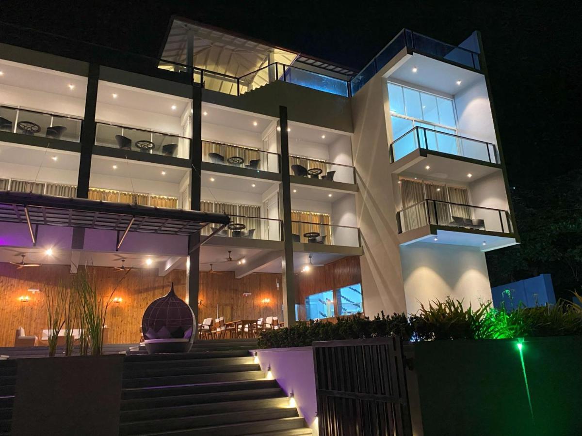 Mazarine Surf Suites Hiriketiya Dikwella Exteriör bild