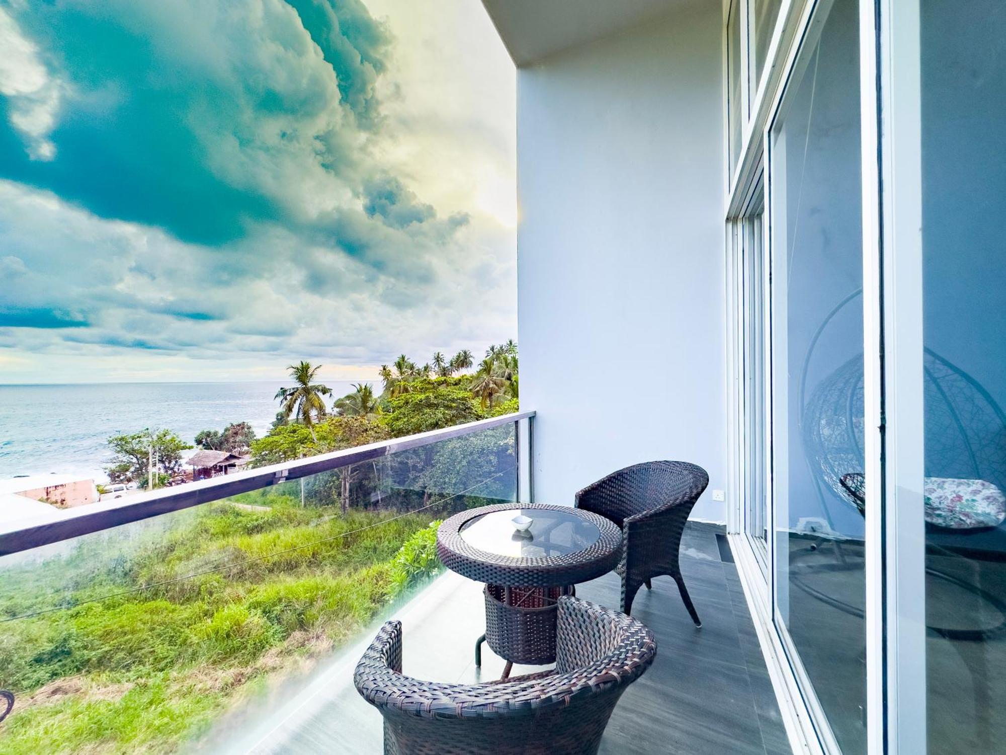 Mazarine Surf Suites Hiriketiya Dikwella Exteriör bild